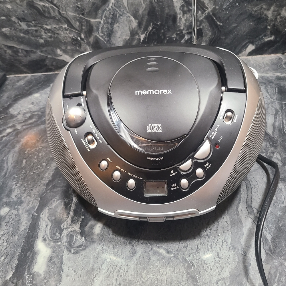 Memorex CD player AM FM boombox.